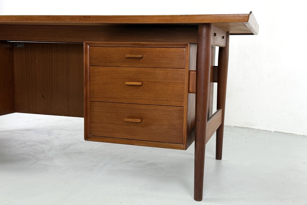 Large office desk model 207 By Arne Vodder for Sibast - 1960s