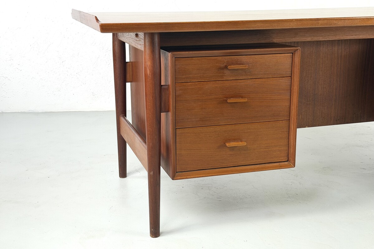 Large office desk model 207 By Arne Vodder for Sibast - 1960s