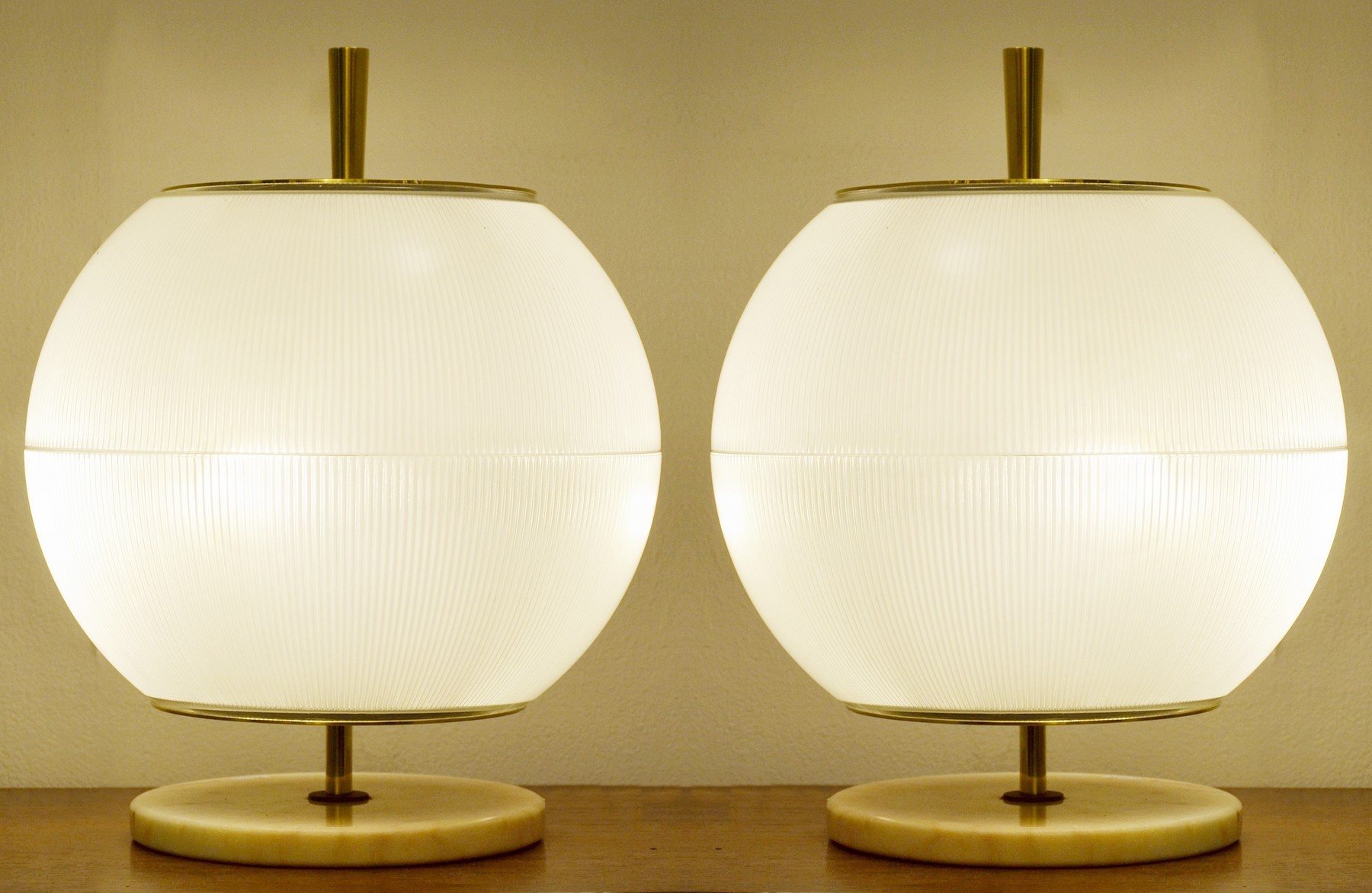 glass globe table lamp