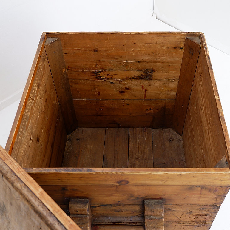 Antique Chinese Merchants Travel Chest