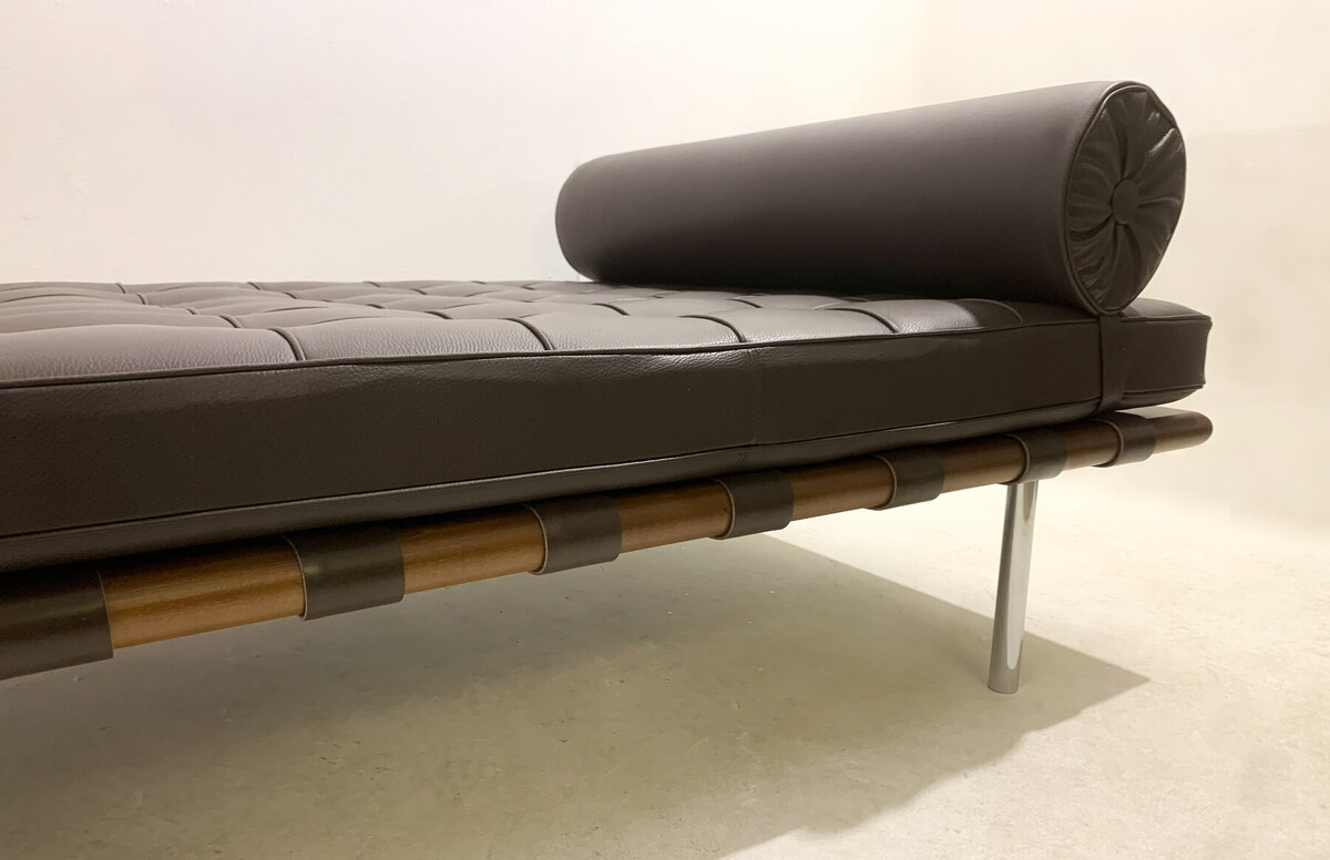 Barcelona Daybed by Ludwig Mies van der Rohe for Knoll, Brown Leather, 1990s