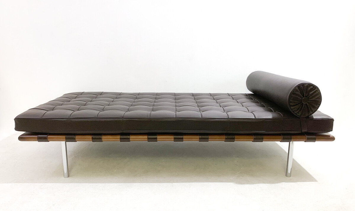 Barcelona Daybed by Ludwig Mies van der Rohe for Knoll, Brown Leather, 1990s