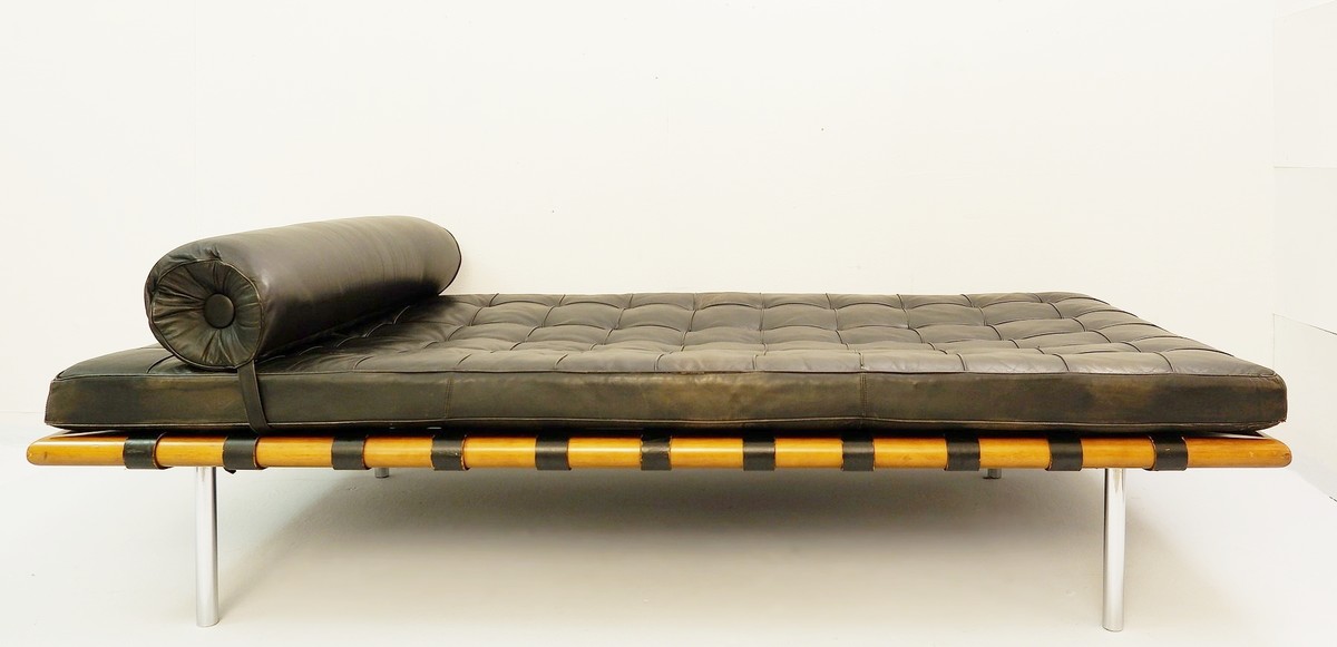 Barcelona daybed by Ludwig Mies van der Rohe for Knoll international
