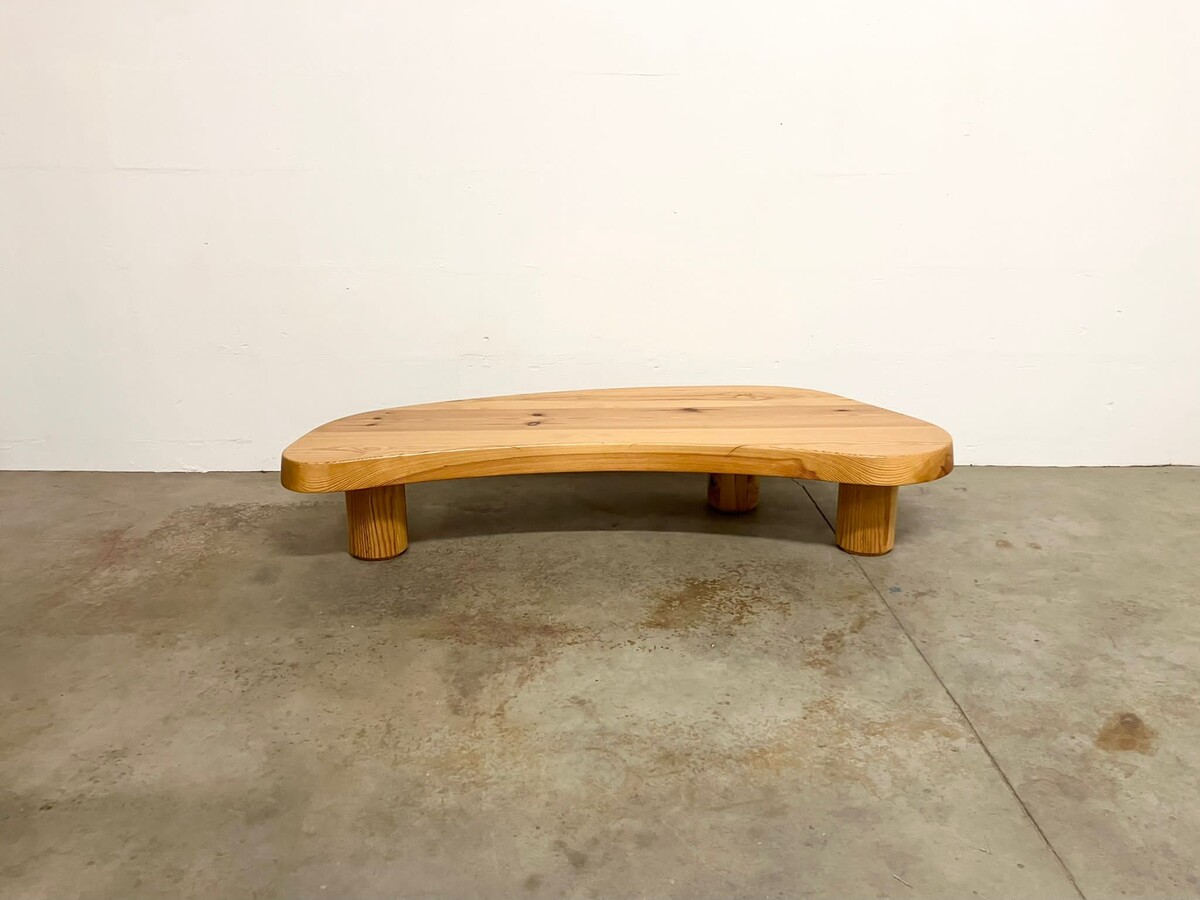 Bean tripod coffee table in pine in the style of Jean Royère