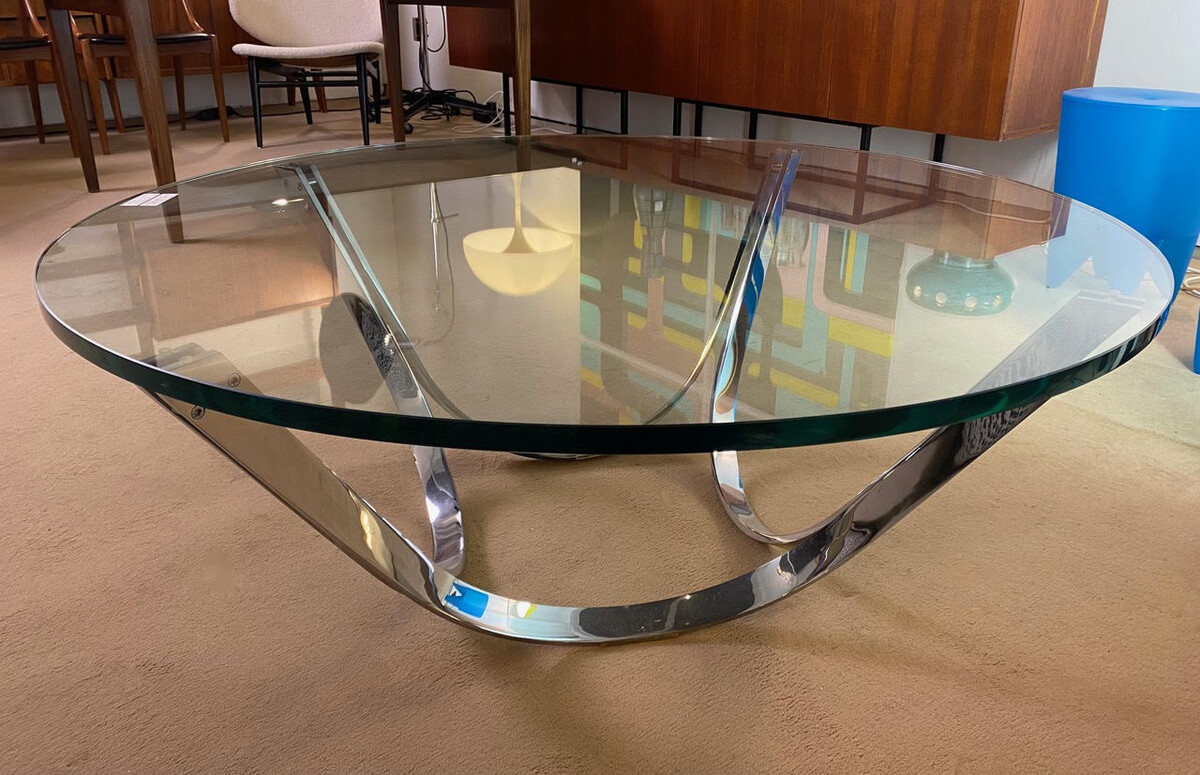 Coffee table Roger Sprunger by Dunbar circa 1970s.