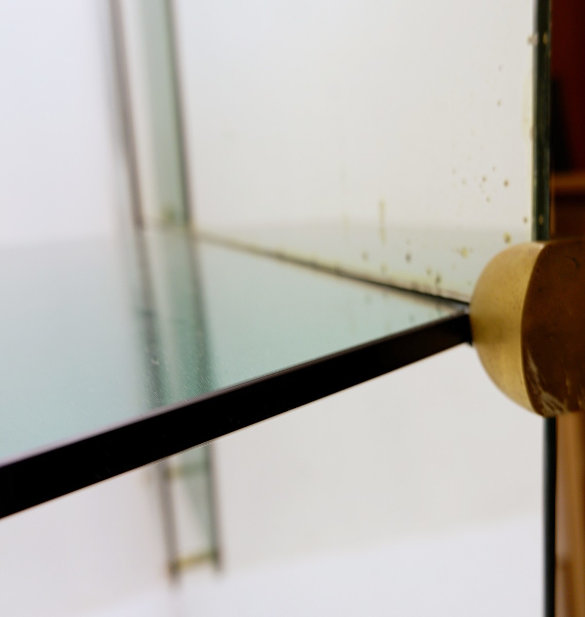 console mirror with decorative panel in green vegetable engraved crystal - green crystal top - Italy