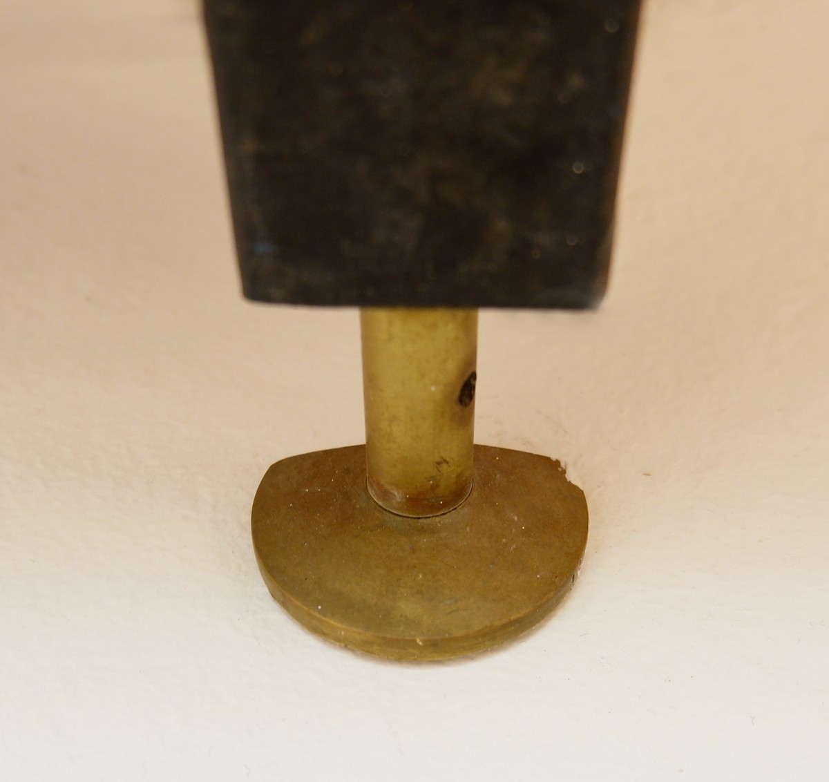 console mirror with decorative panel in green vegetable engraved crystal - green crystal top - Italy