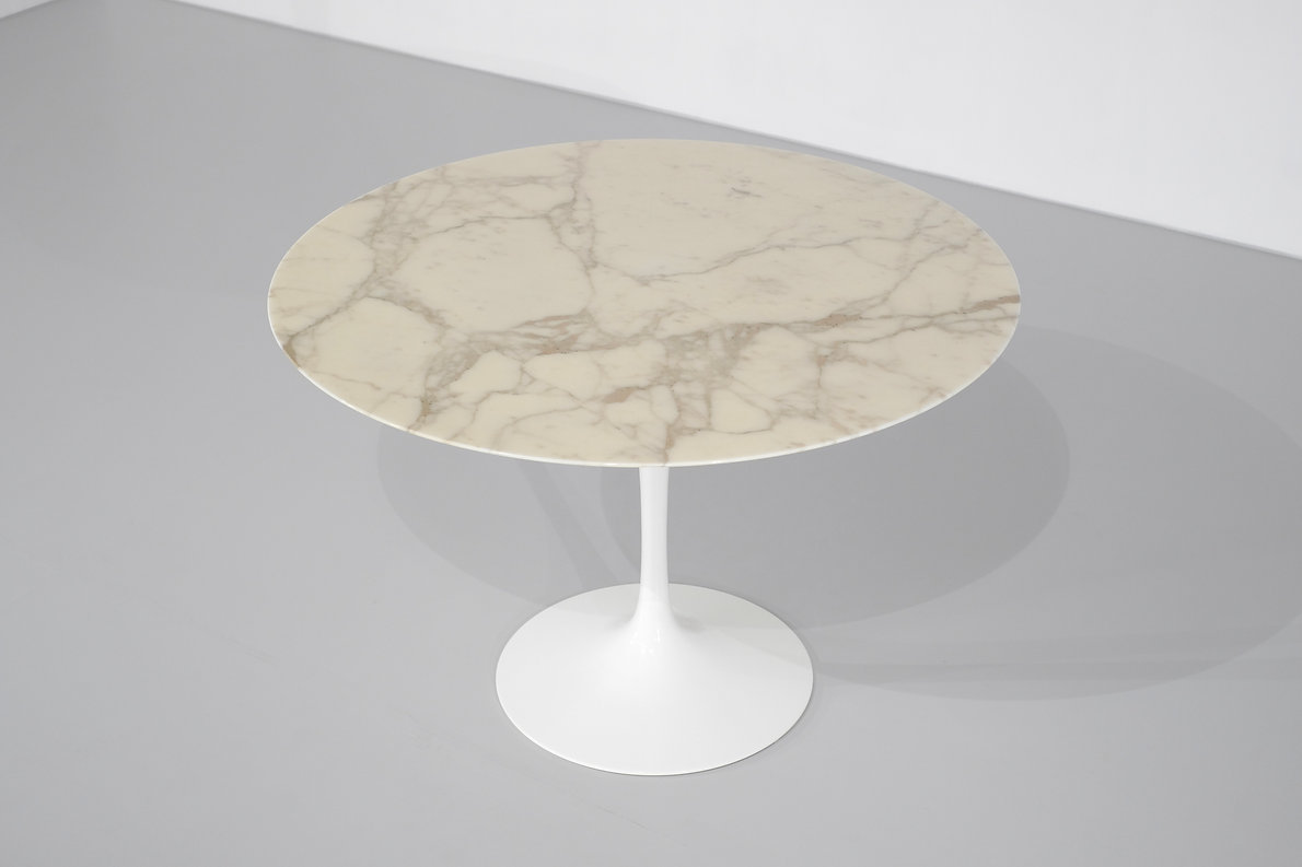 Dining Table Tulip marble by Eero Saarinen for Knoll International