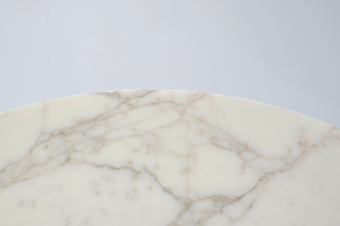 Dining Table Tulip marble by Eero Saarinen for Knoll International