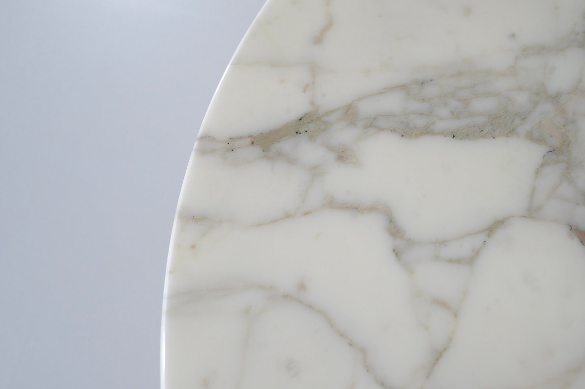 Dining Table Tulip marble by Eero Saarinen for Knoll International