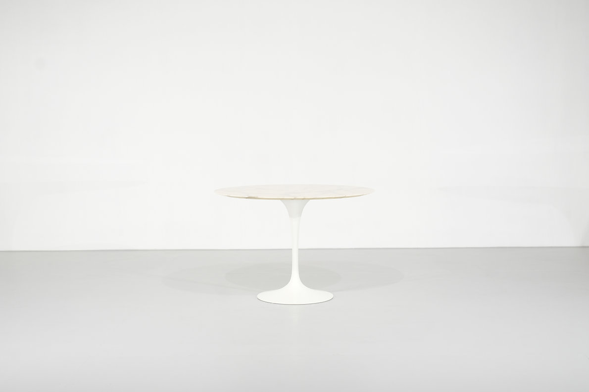 Dining Table Tulip marble by Eero Saarinen for Knoll International