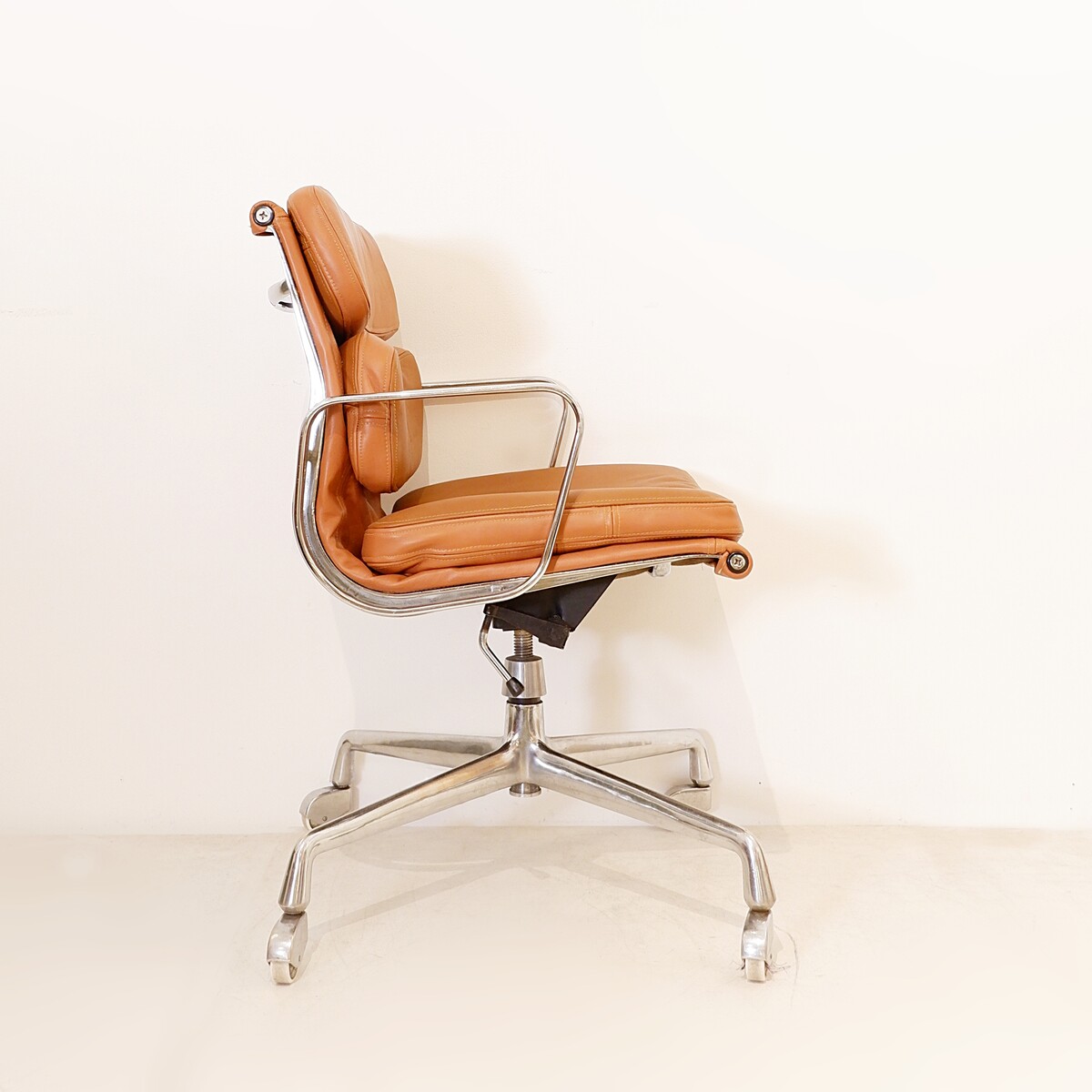 Eames Soft Pad Chair for Herman Miller - 1970s - New leather upholstery