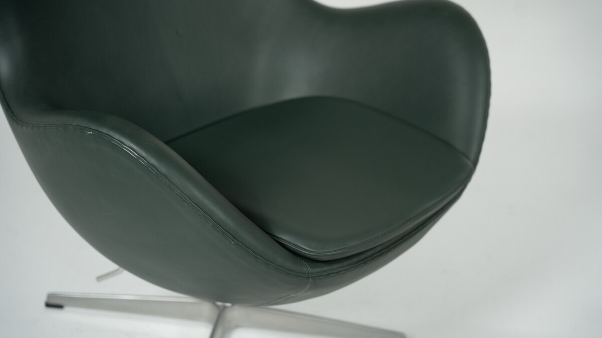 Egg Chair and Ottoman by Arne Jacobsen for Fritz Hansen, 2000s