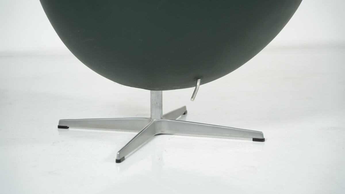 Egg Chair and Ottoman by Arne Jacobsen for Fritz Hansen, 2000s