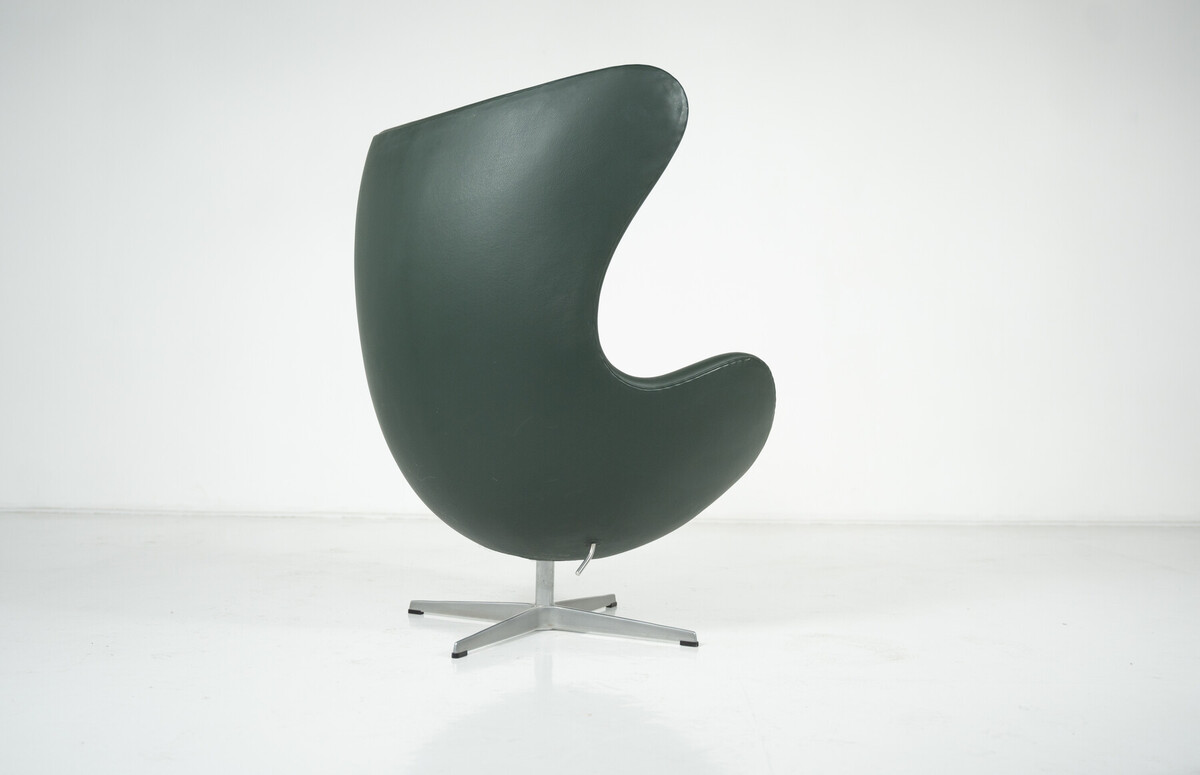 Egg Chair and Ottoman by Arne Jacobsen for Fritz Hansen, 2000s