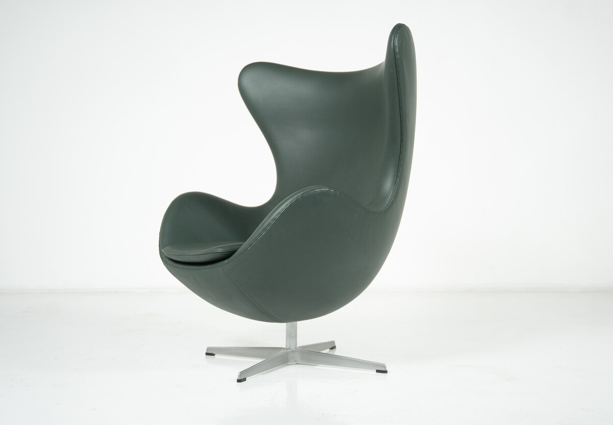 Egg Chair and Ottoman by Arne Jacobsen for Fritz Hansen, 2000s