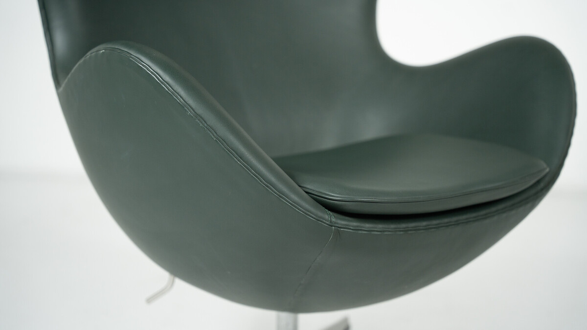 Egg Chair and Ottoman by Arne Jacobsen for Fritz Hansen, 2000s