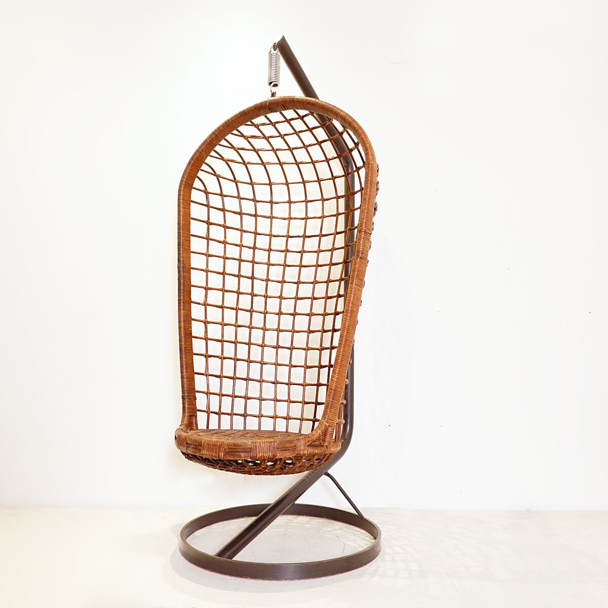 Hanging armchair in woven wicker on a steel frame, circa 1970