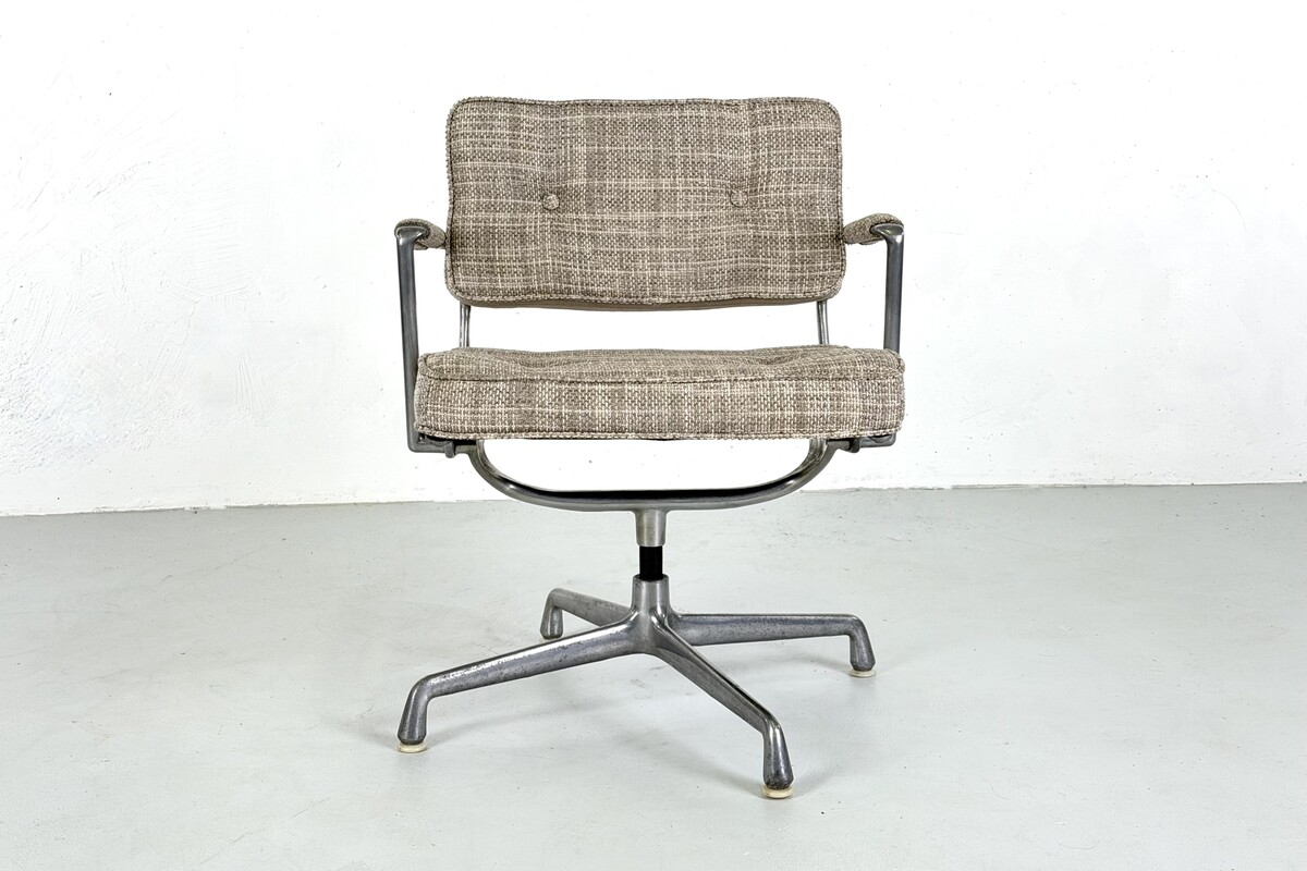 Intermediate armchair ES102 by Charles and Ray eames for Herman Miller, 1960s