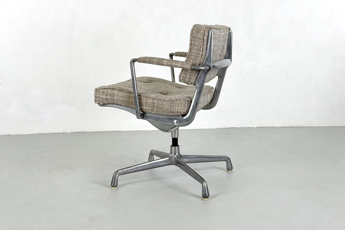 Intermediate armchair ES102 by Charles and Ray eames for Herman Miller, 1960s