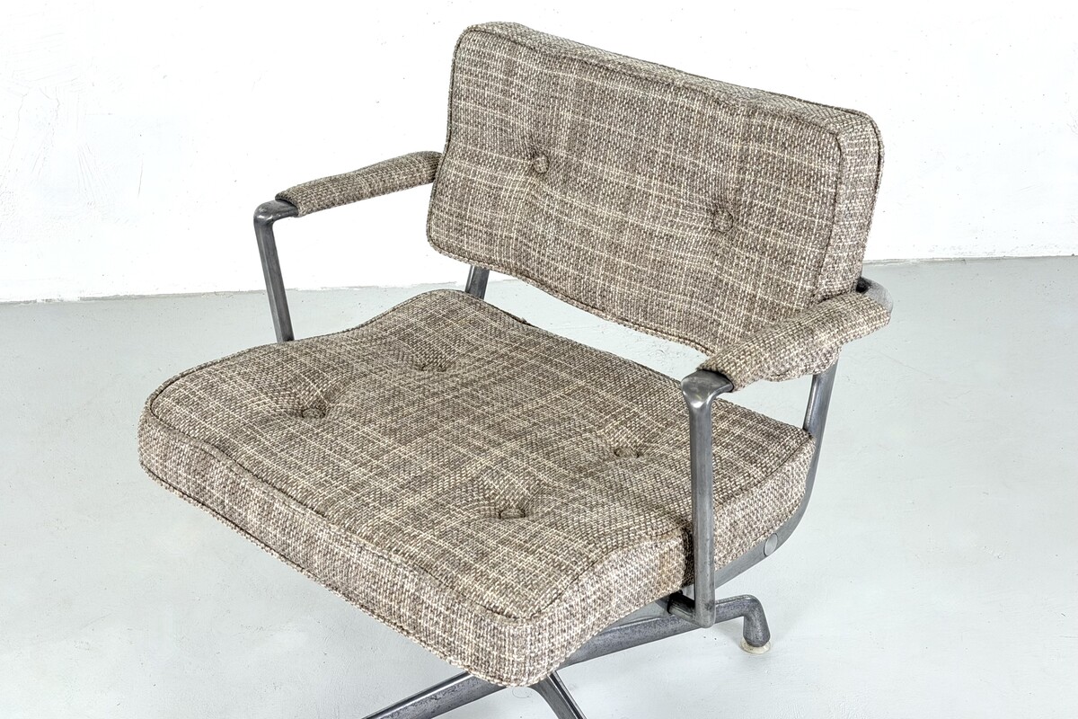 Intermediate armchair ES102 by Charles and Ray eames for Herman Miller, 1960s