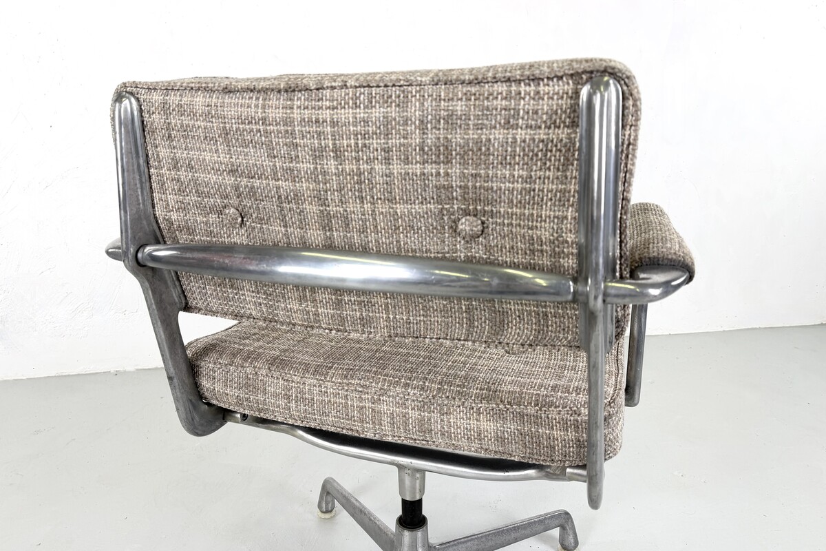 Intermediate armchair ES102 by Charles and Ray eames for Herman Miller, 1960s
