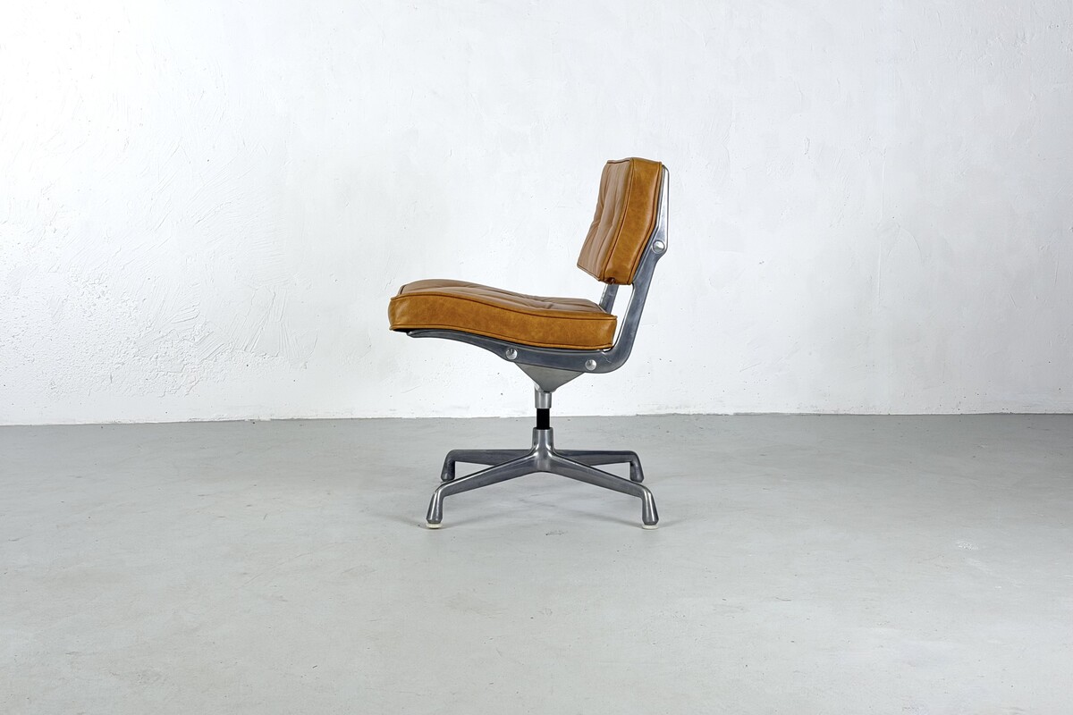 Intermediate chair ES101 By Charles and Ray Eames for Herman Miller - 1960s