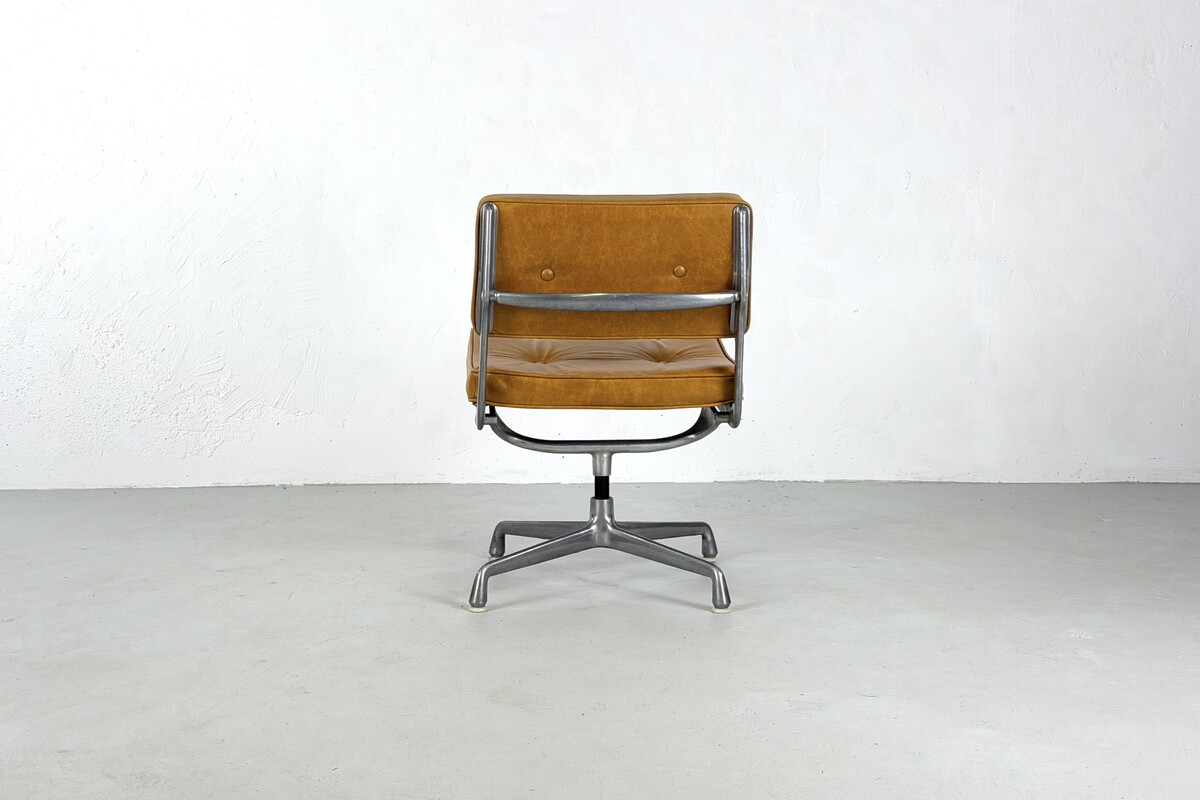 Intermediate chair ES101 By Charles and Ray Eames for Herman Miller - 1960s