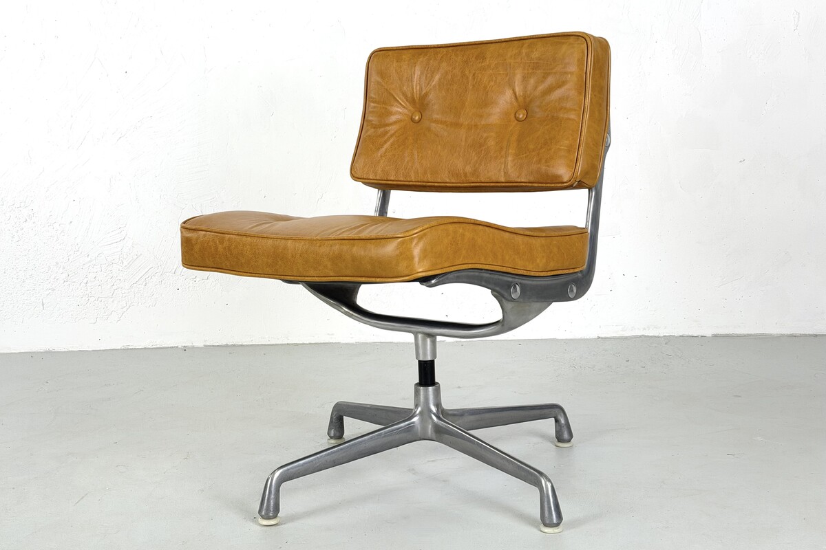 Intermediate chair ES101 By Charles and Ray Eames for Herman Miller - 1960s