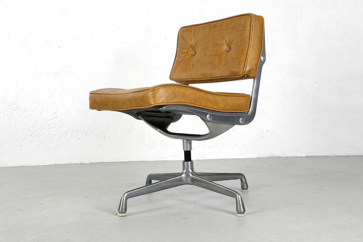 Intermediate chair ES101 By Charles and Ray Eames for Herman Miller - 1960s