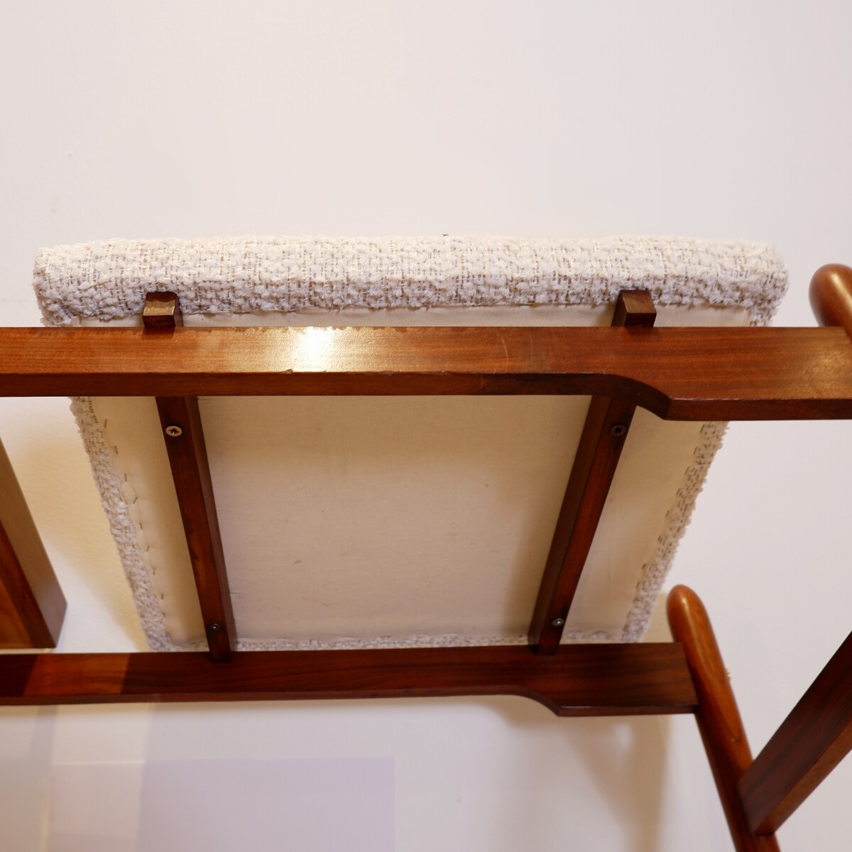 Italian vintage bench with a wooden part and a boucle seat, 1960s