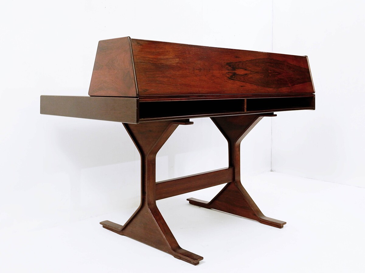 Italian writing desk mod.530 by Gianfranco Frattini for Bernini