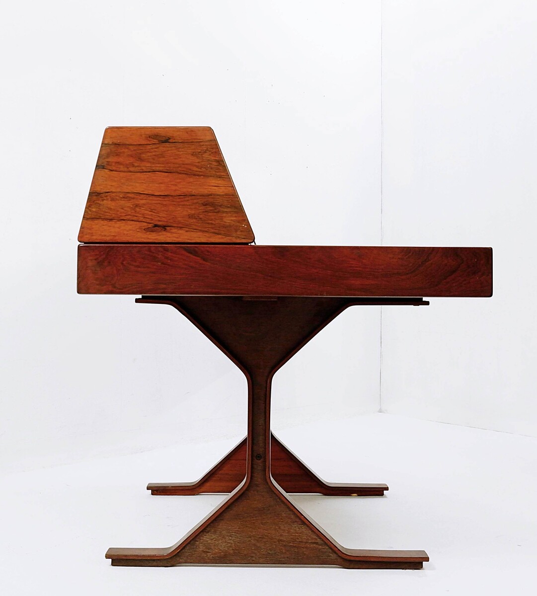 Italian writing desk mod.530 by Gianfranco Frattini for Bernini