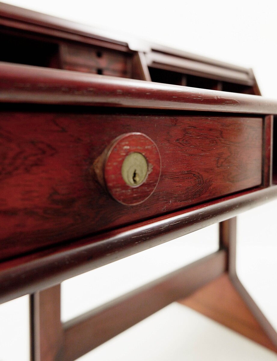 Italian writing desk mod.530 by Gianfranco Frattini for Bernini