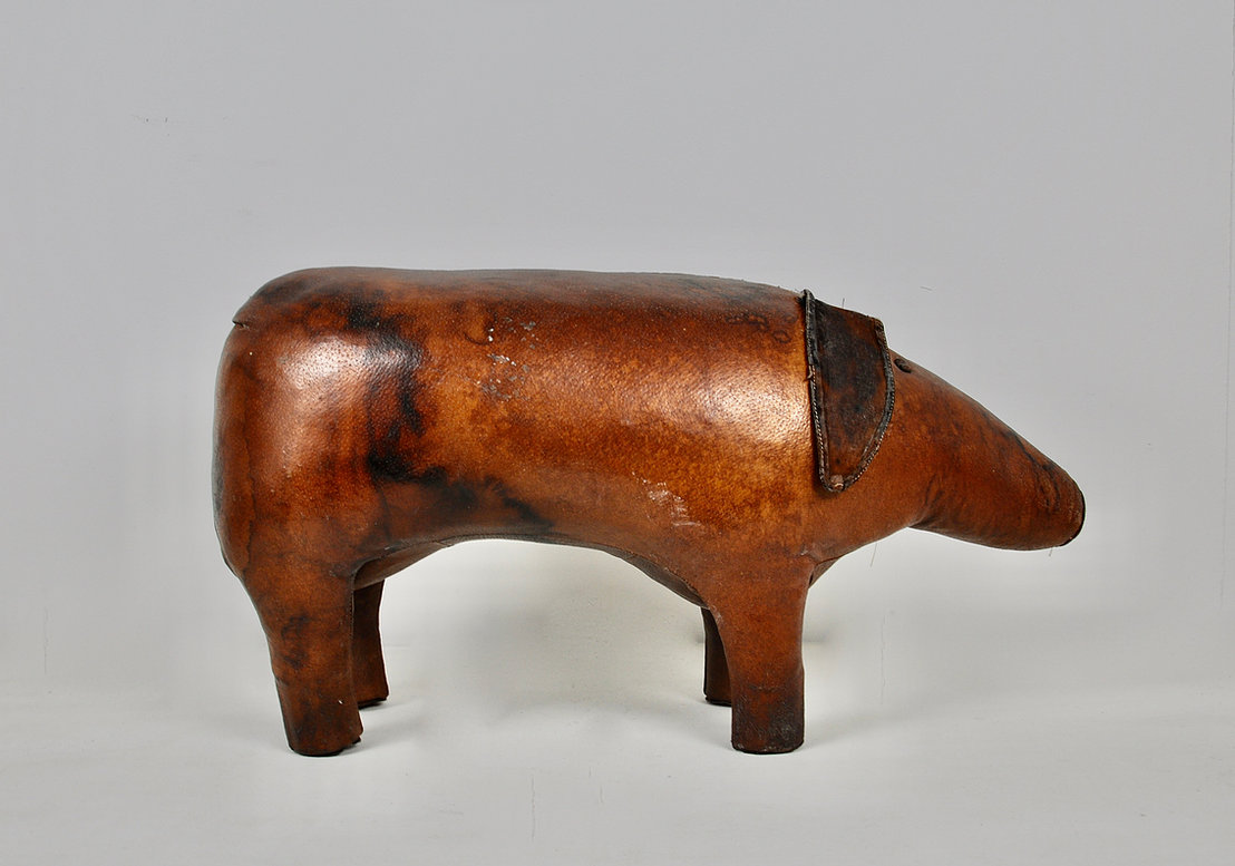 Omersa store leather pig