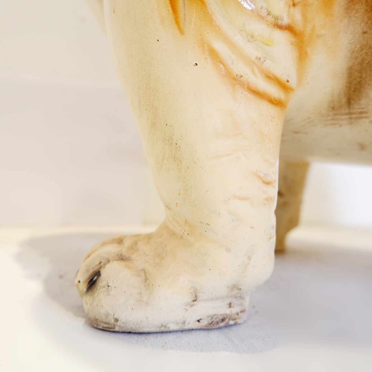 Life-size ceramic English Bulldog - Late 20th century