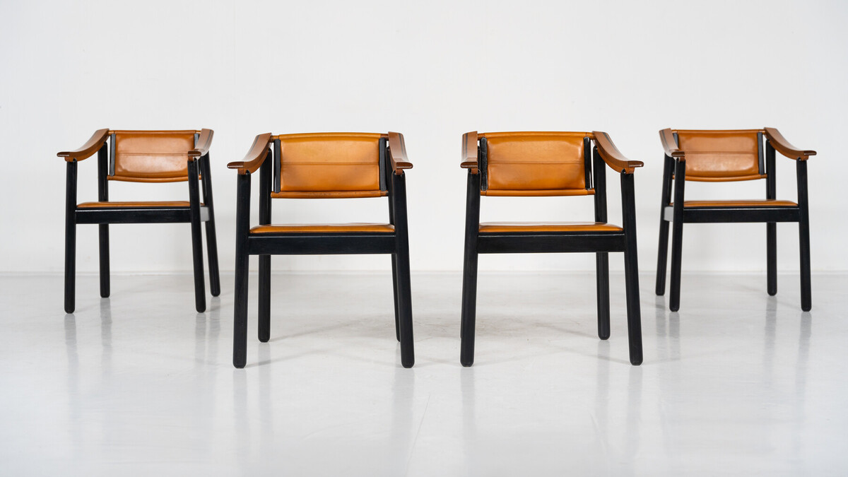 Mid-Century 4 Armchairs in the style of Scarpa, Italy, 1960s