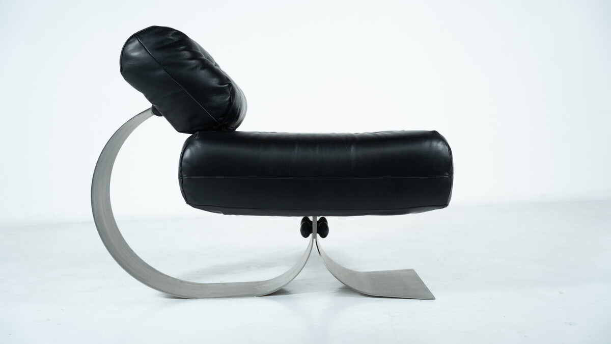 Mid-Century Black Leather Lounge chair and Ottoman Model 'Alta' by Oscar Niemeyer for Mobilier International - 1970s