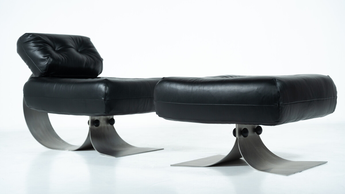 Mid-Century Black Leather Lounge chair and Ottoman Model 'Alta' by Oscar Niemeyer for Mobilier International - 1970s