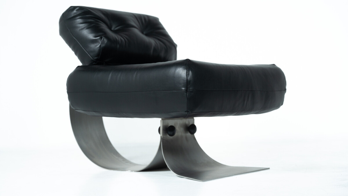 Mid-Century Black Leather Lounge chair and Ottoman Model 'Alta' by Oscar Niemeyer for Mobilier International - 1970s