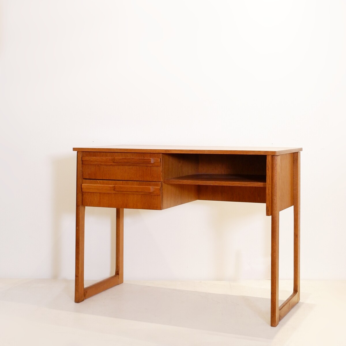 Mid-Century desk with Sled Legs from Oto, 1960s