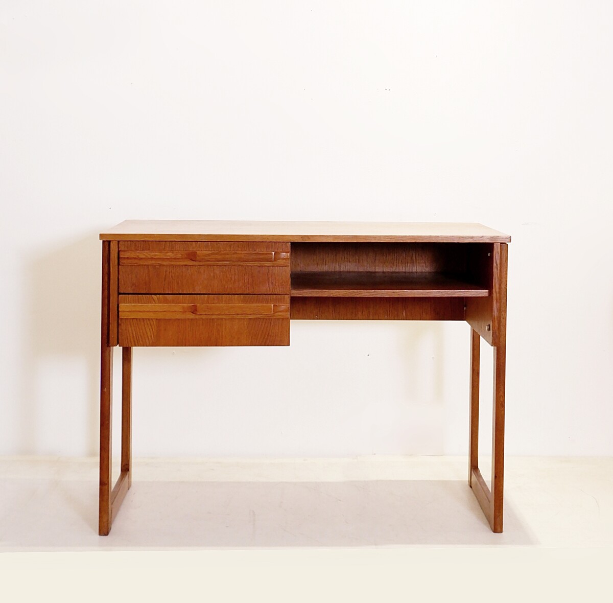 Mid-Century desk with Sled Legs from Oto, 1960s