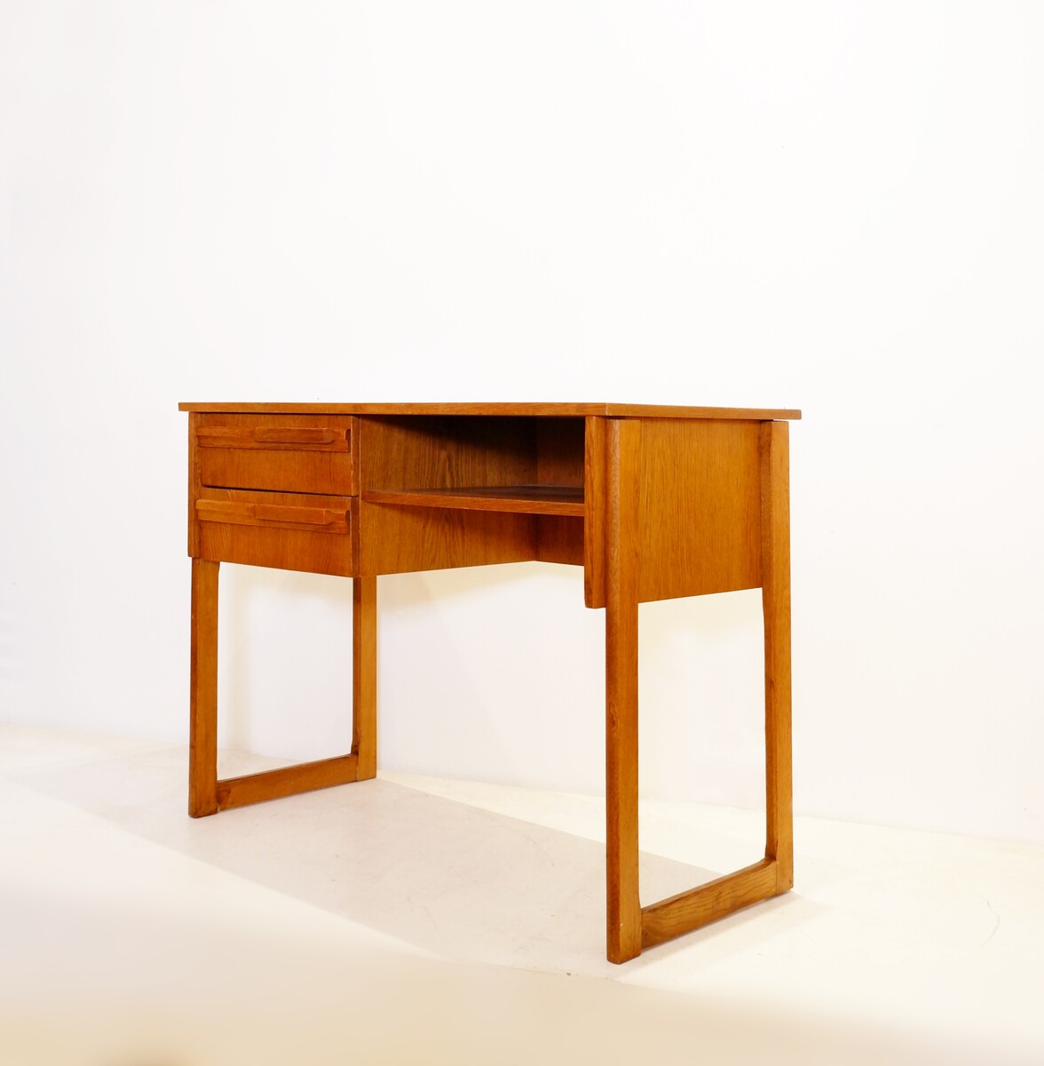 Mid-Century desk with Sled Legs from Oto, 1960s