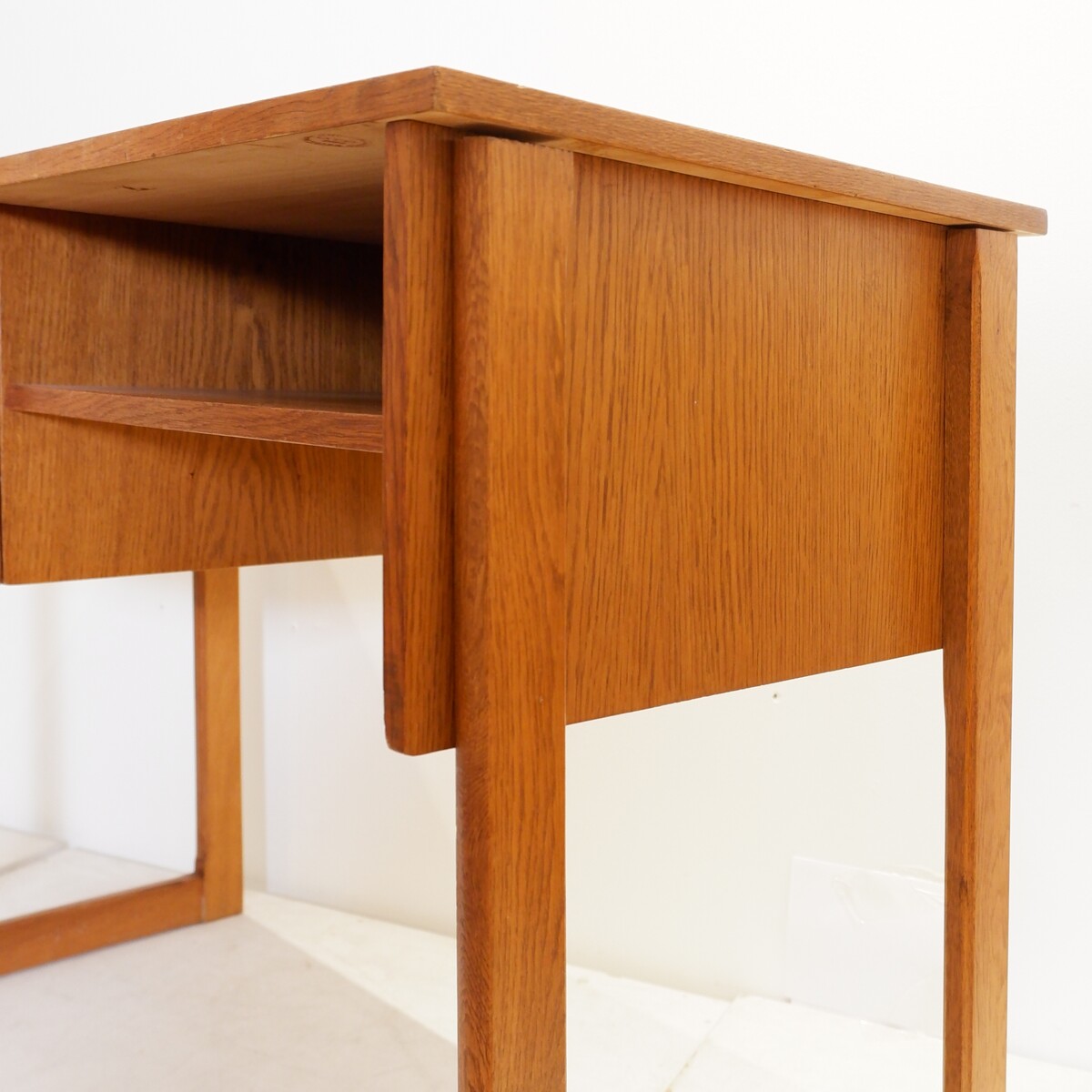 Mid-Century desk with Sled Legs from Oto, 1960s