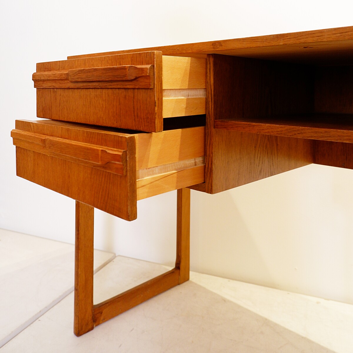 Mid-Century desk with Sled Legs from Oto, 1960s