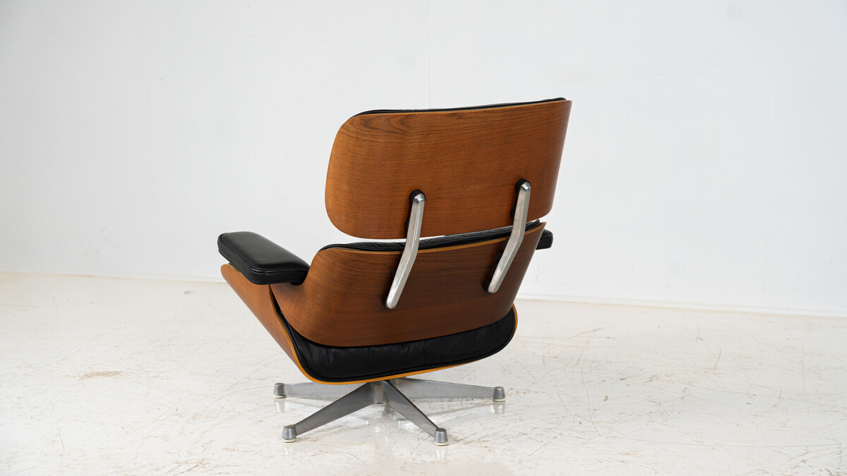 Mid-Century Lounge Chair and Ottoman by Charles & Ray Eames for Herman Miller