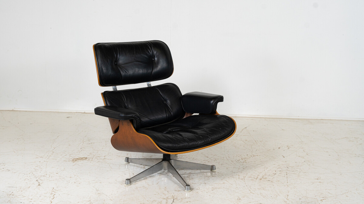 Mid-Century Lounge Chair and Ottoman by Charles & Ray Eames for Herman Miller