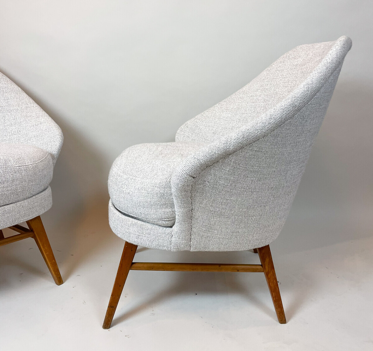 Mid-Century Modern Pair of Hungarian armchairs, 1960s - New Upholstery