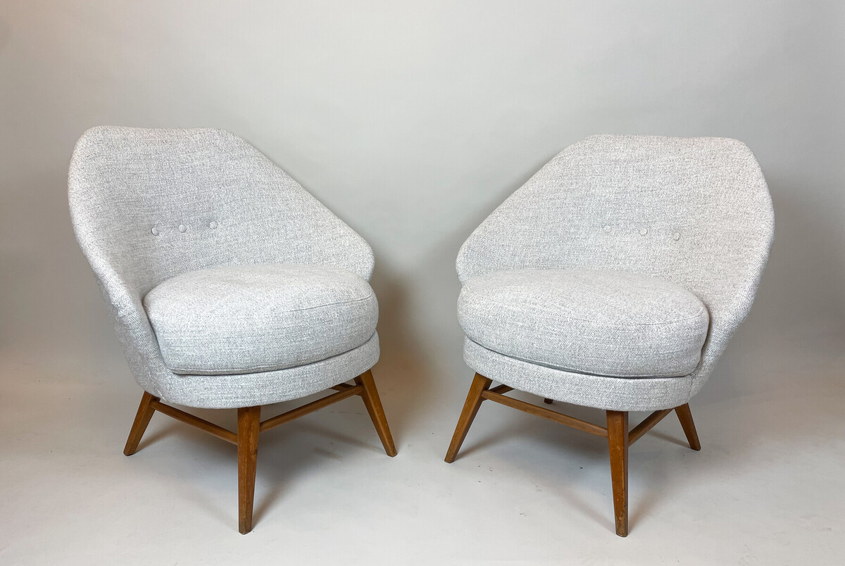 Mid-Century Modern Pair of Hungarian armchairs, 1960s - New Upholstery