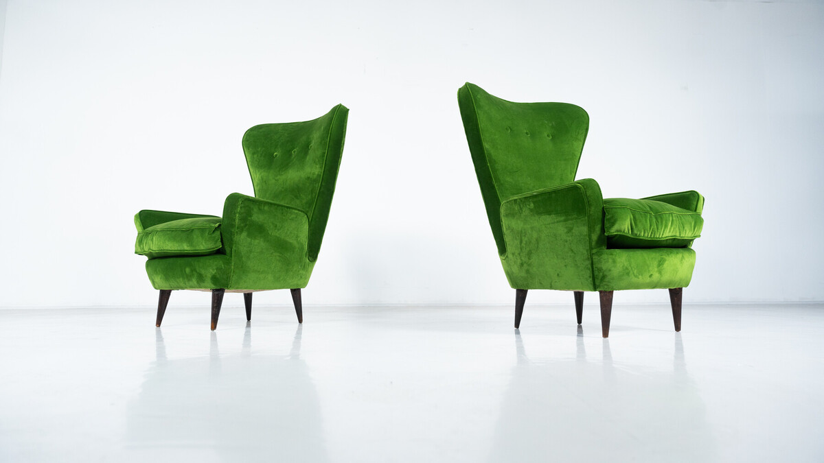 Mid-Century Modern Pair of Italian Armchairs by Emilia Sala and Giorgio Madini, Green Velvet - New Upholstery